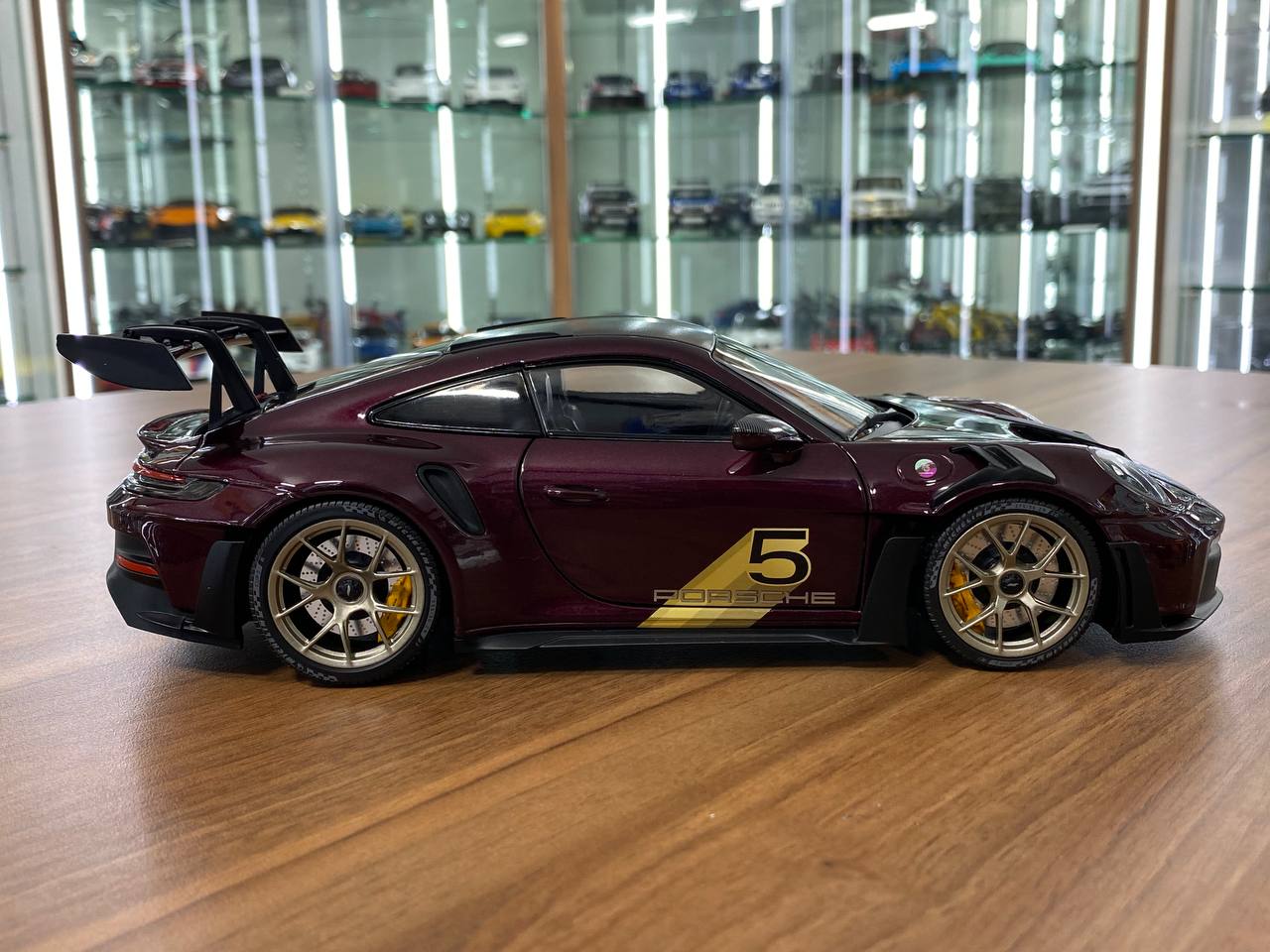 1:18 Diecast – Minichamps Porsche 911 (992) GT3 RS 2024 Weissach Paket in Purple