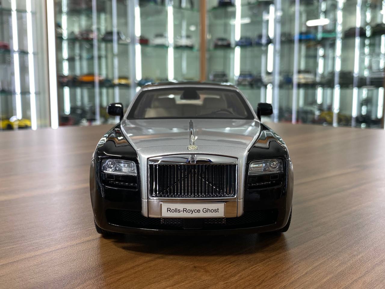 1:18 Diecast – Kyosho Rolls Royce Ghost (Full Opening) in Black/Silver