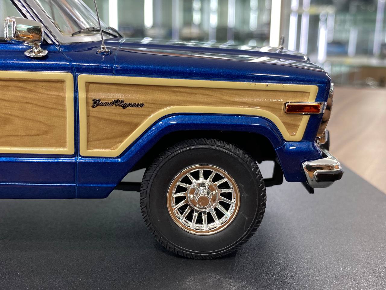 1:18 Diecast – KK Scale Jeep Grand Wagoneer 1989 Blue with Wooden Side Panels