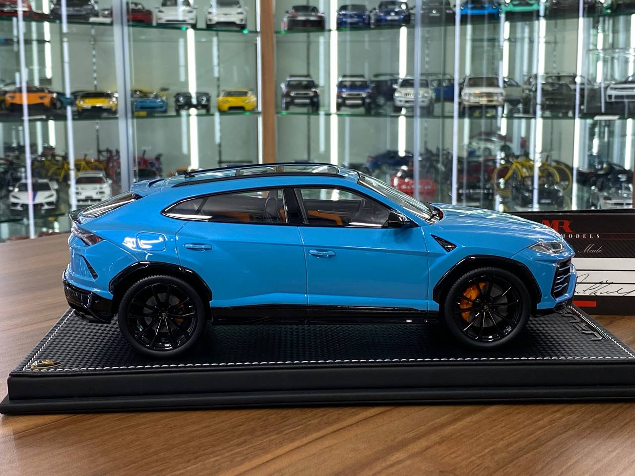 1:18 Resin Model – MR Collection Lamborghini Urus Gulf Blue / Italy Flag (1 of 1)