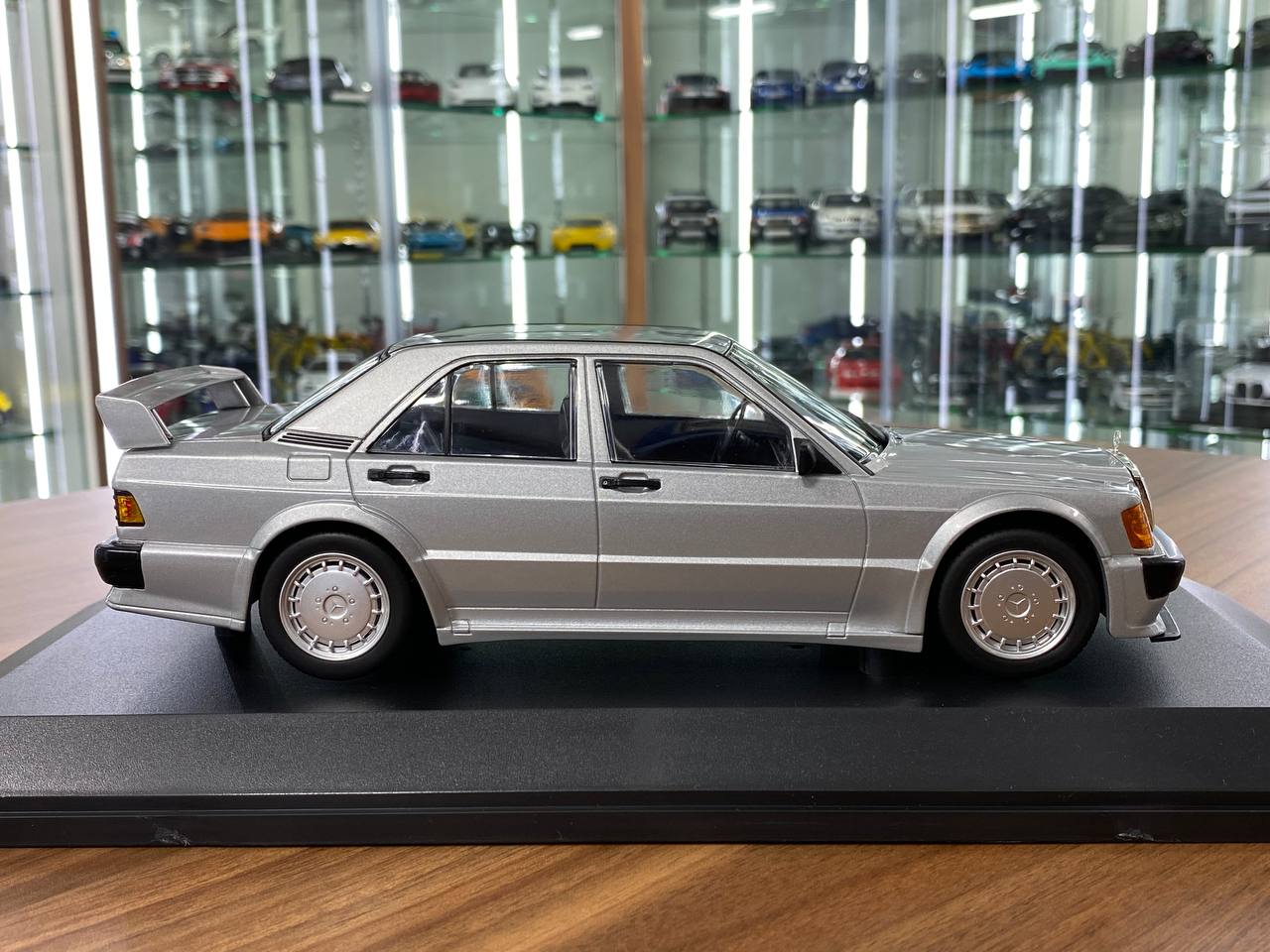 1:18 Diecast – Minichamps Mercedes-Benz 190E 2.5-16 EVO I (1989)