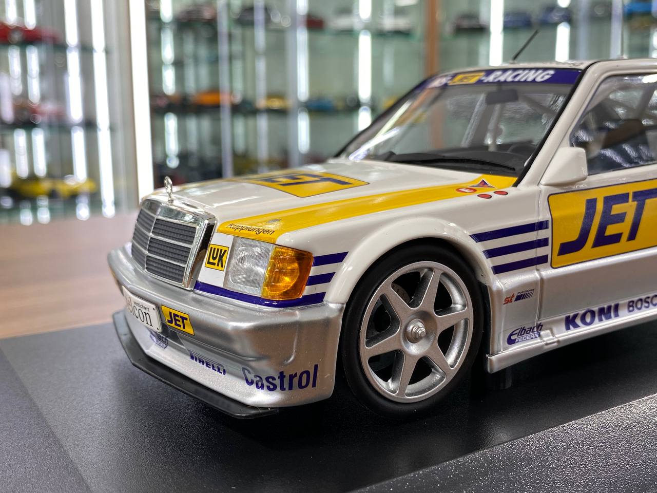 1:18 Diecast – Minichamps Mercedes-Benz 190E 2.5-16 Evo 1 Jörg van Ommen DTM 199