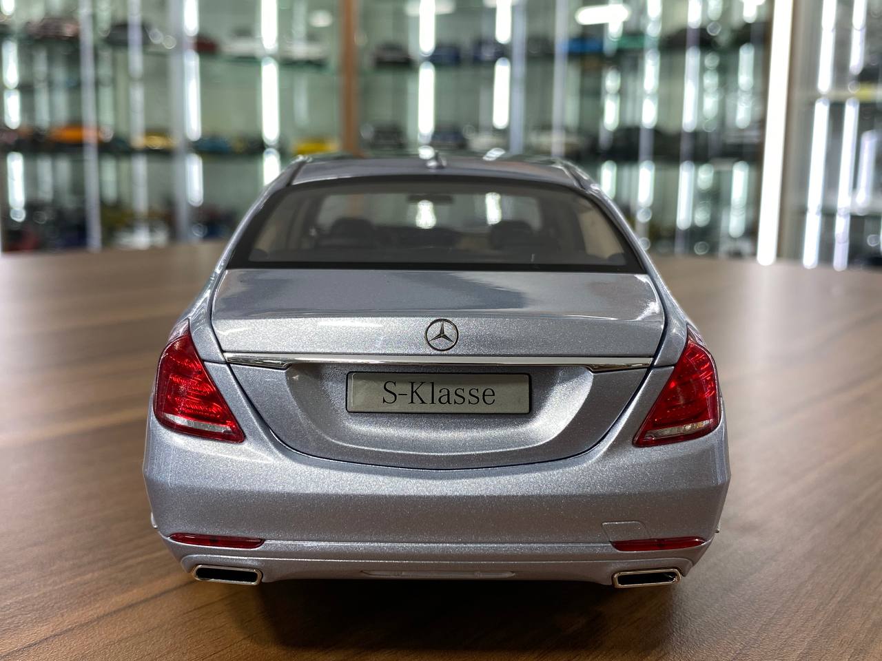 1:18 Diecast – Norev Dealer Edition Mercedes-Benz S-Class S500 (W222) 2013 – Full Opening