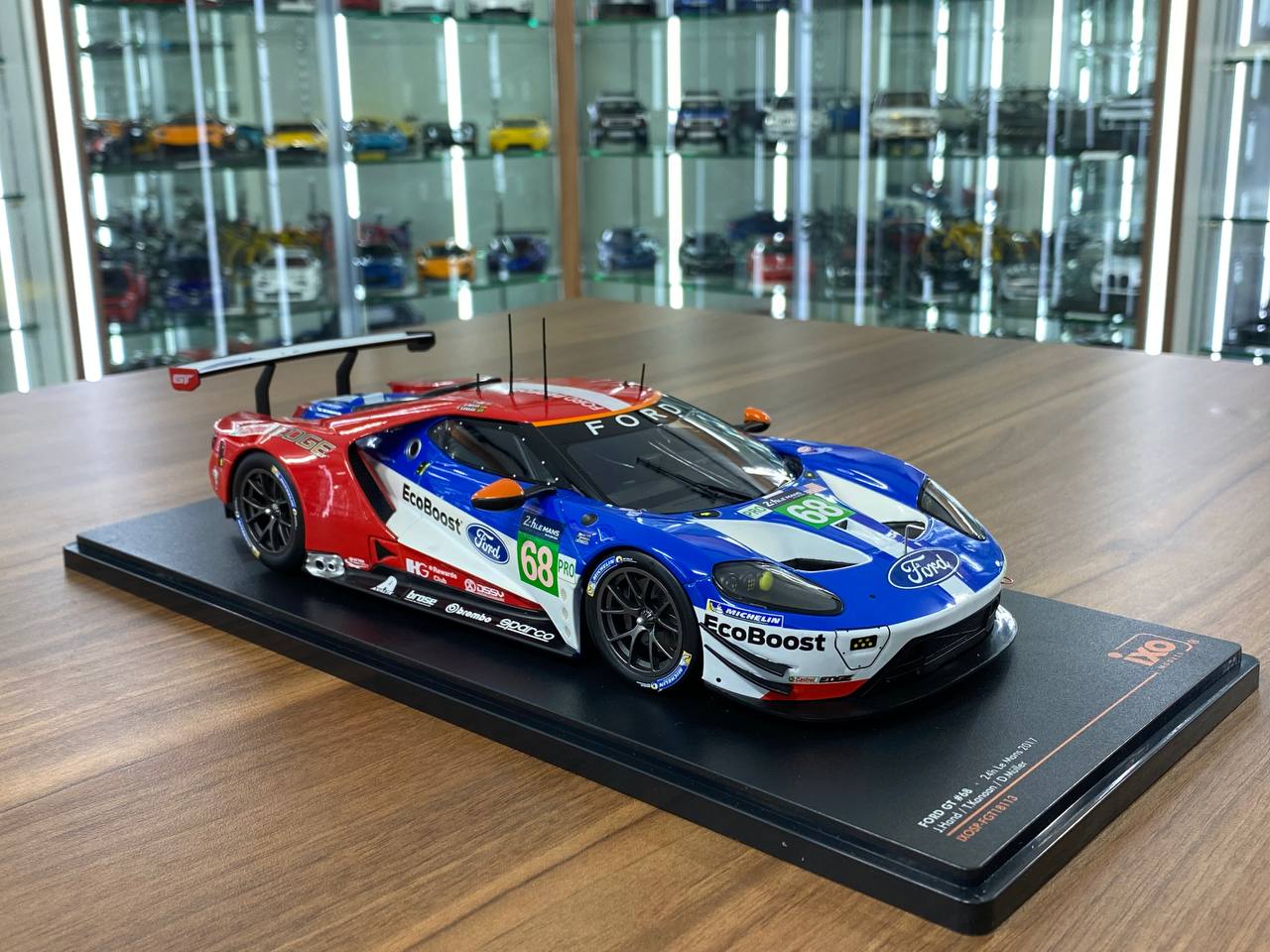 1:18 Diecast – IXO Models Ford GT #68 24H Le Mans 2017 (J. Hand / T. Kanaan / D. Müller)