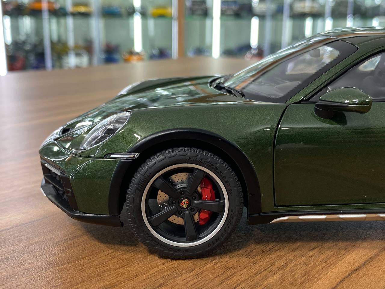 1/18 diecast metal Norev Porsche 911 Dakar 2023 in Oak-green metallic