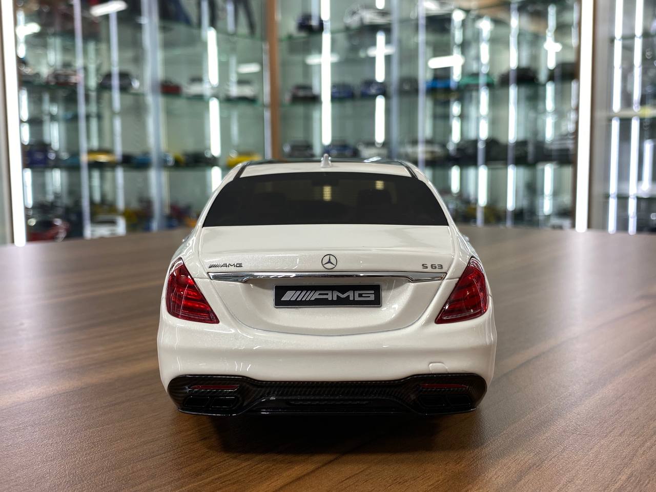 1:18 Resin Model – GT Spirit Dealer Edition Mercedes-Benz AMG S 63 (W222) 2018 – White (Limited Edition 1967)