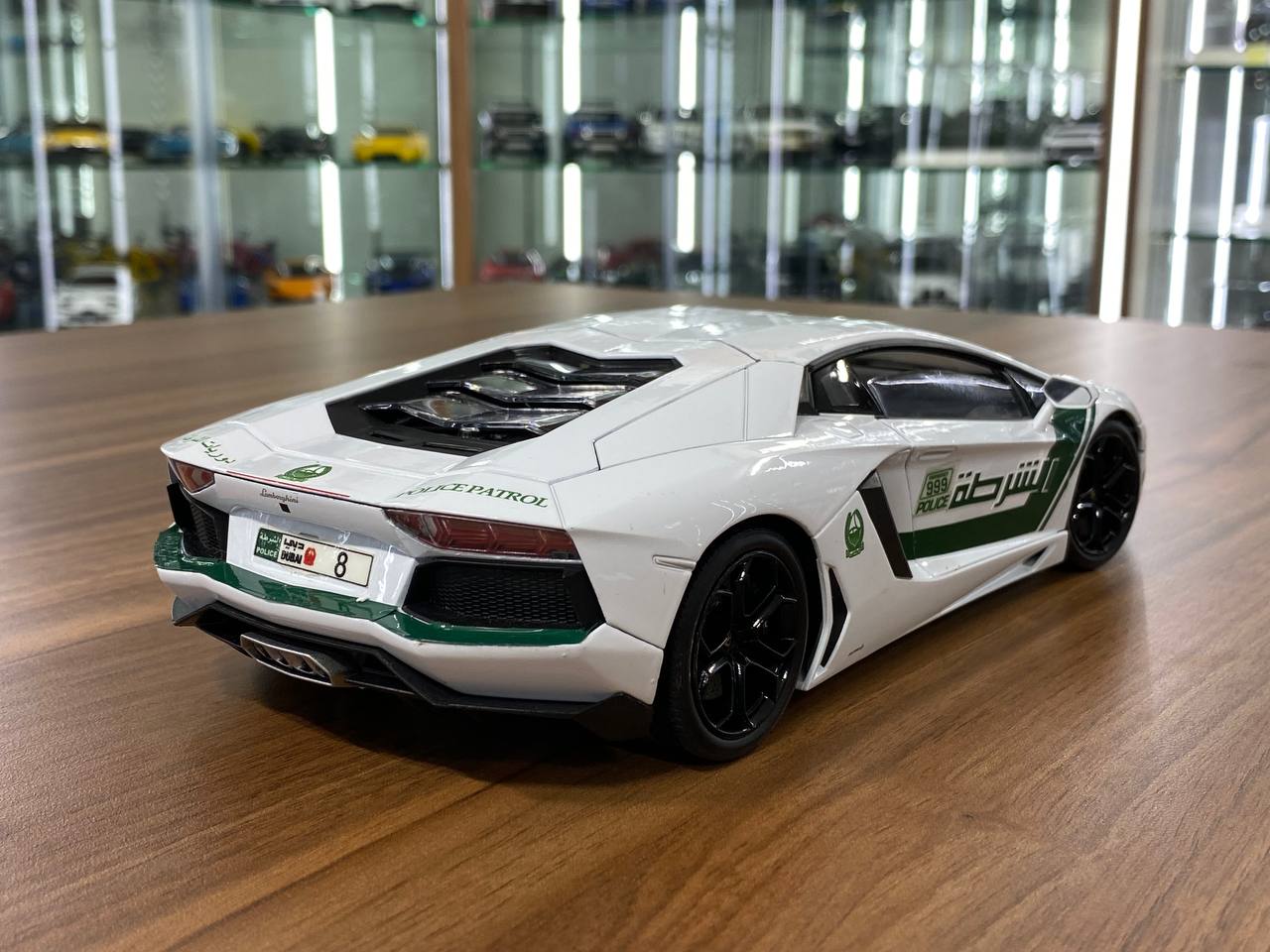 1:18 Diecast  – Welly Lamborghini Aventador Coupe Custom Dubai Police Edition – White