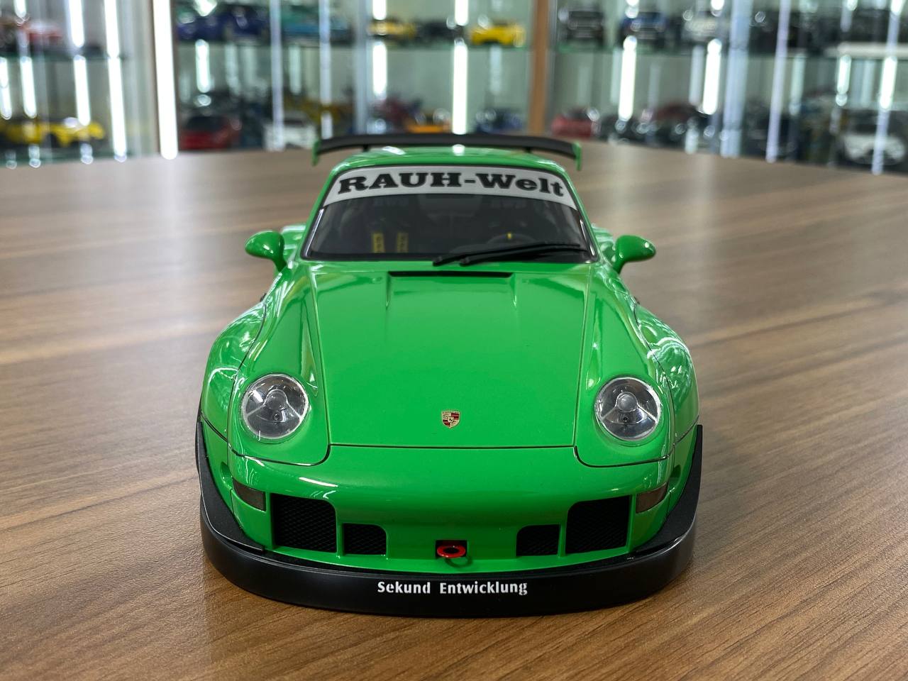 1:18 Diecast Full Opening – AUTOart Porsche RWB 993 (Green / Gun Grey Wheels)