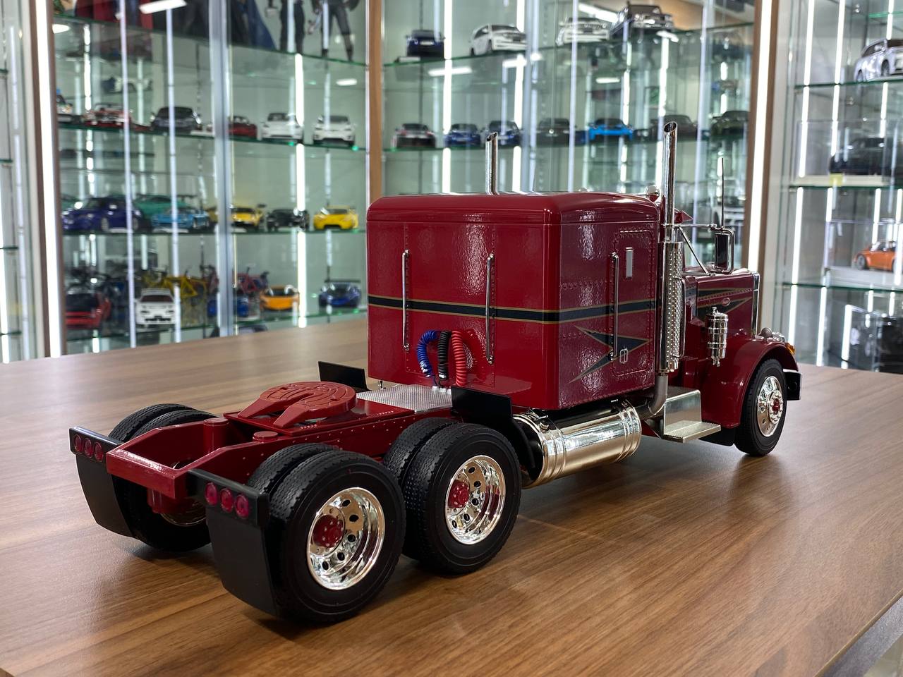 1:18 Diecast Doors Opening – IVY Model Peterbilt 359 (Red)