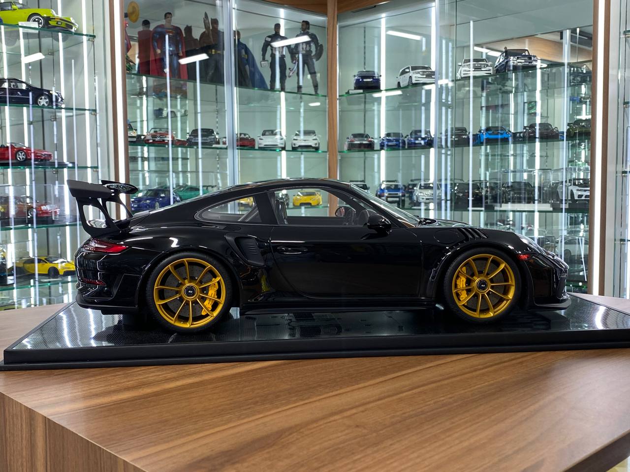 1/8 Resin Model – Dino Models Porsche 911 GT3 RS (Black/Gold Rim) – Limited 20 pcs