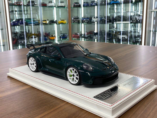 1:18 Resin - Davis & Giovanni Porsche 911 GT3 (992) Porsche Racing Green Metallic - Limited Edition 36pcs