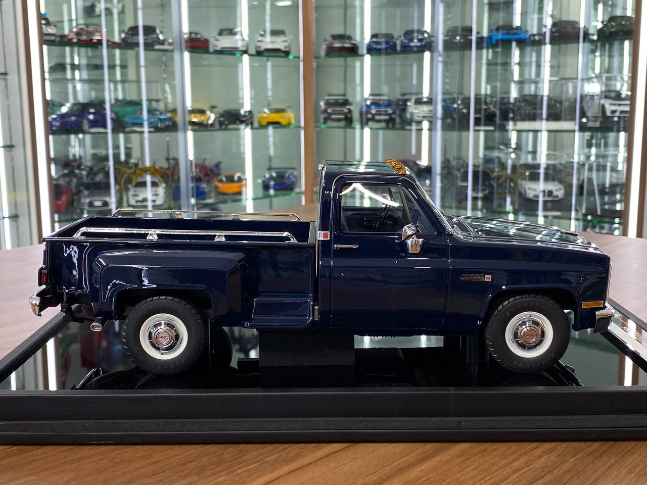 1:18 Resin Model - Old School Models GMC Sierra Classic 3500 (1986) - Dark Blue - Limited 60 pcs