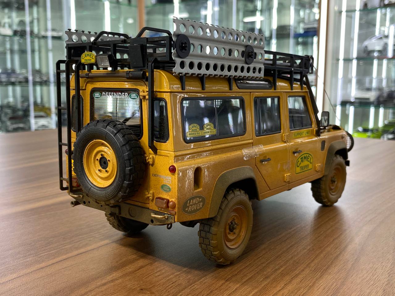 1/18 Land Rover Defender 110 "Camel Trophy Sabah-Malaysia" Dirty Version 1993 Yellow Almost Real