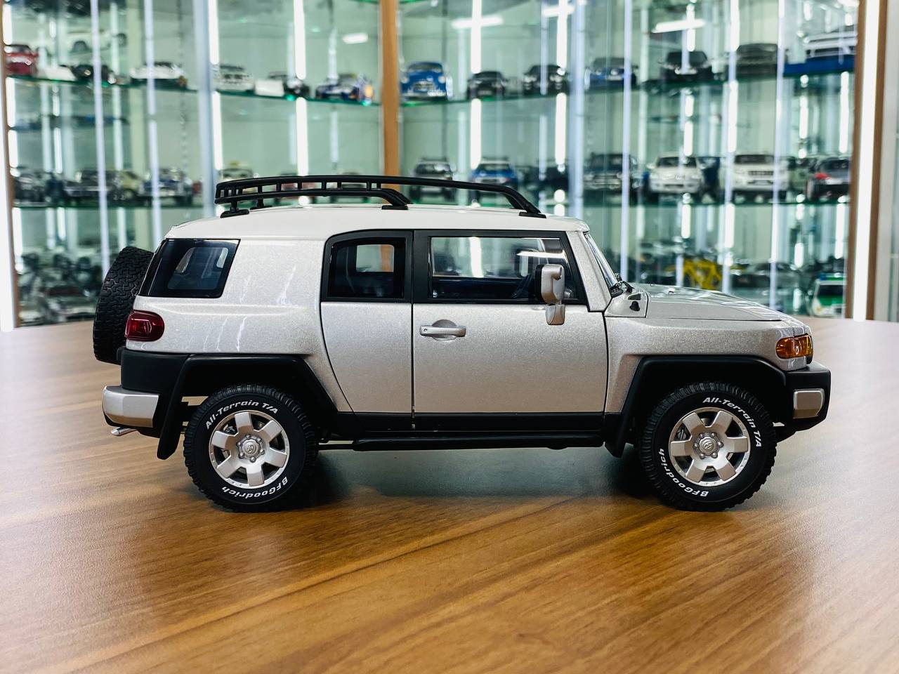 1/18 Diecast Toyota FJ Cruiser Silver by AUTOart Scale Model Car