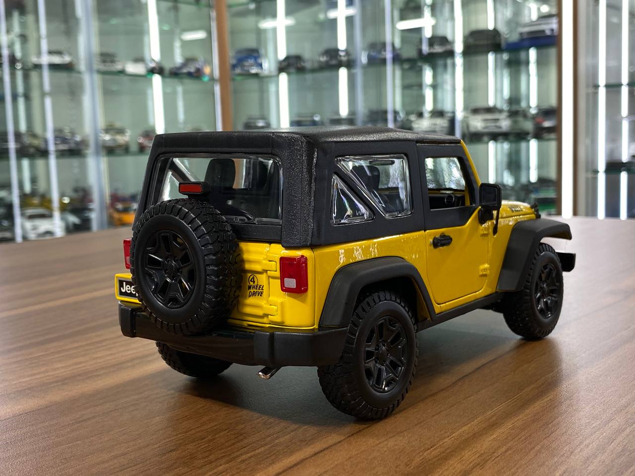 1/18 Diecast Maisto Jeep Wrangler 2014 Yellow