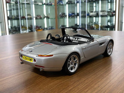 1/18 Diecast BMW Z8 by Kyosho – Full Opening