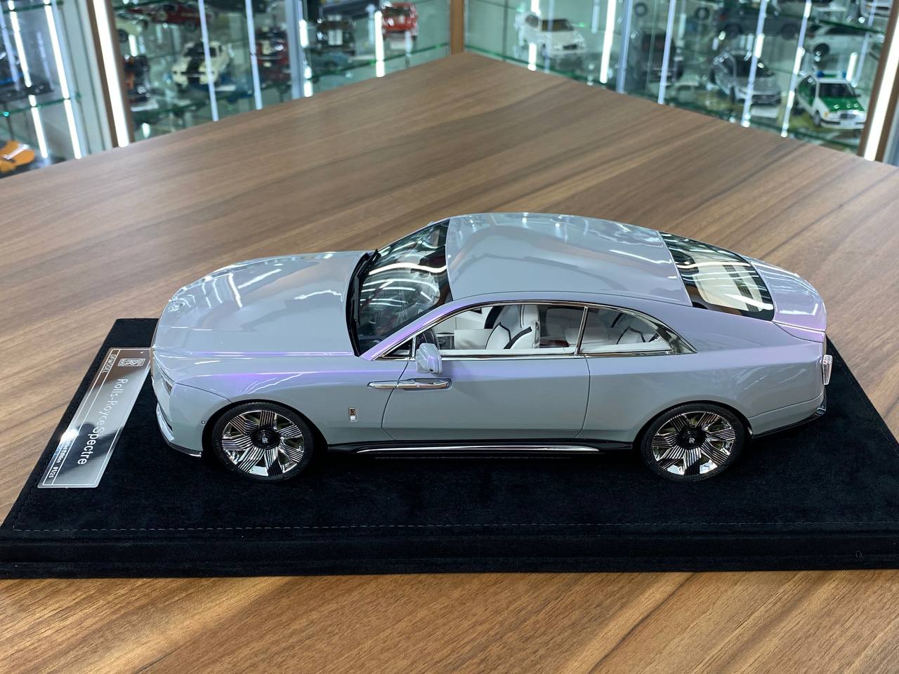 1/18 Resin Model - Rolls Royce Spectre Pearl White by DF Model