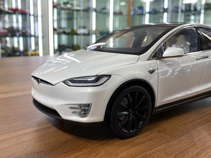 Tesla Model X P100D [1/18 Diecast White]