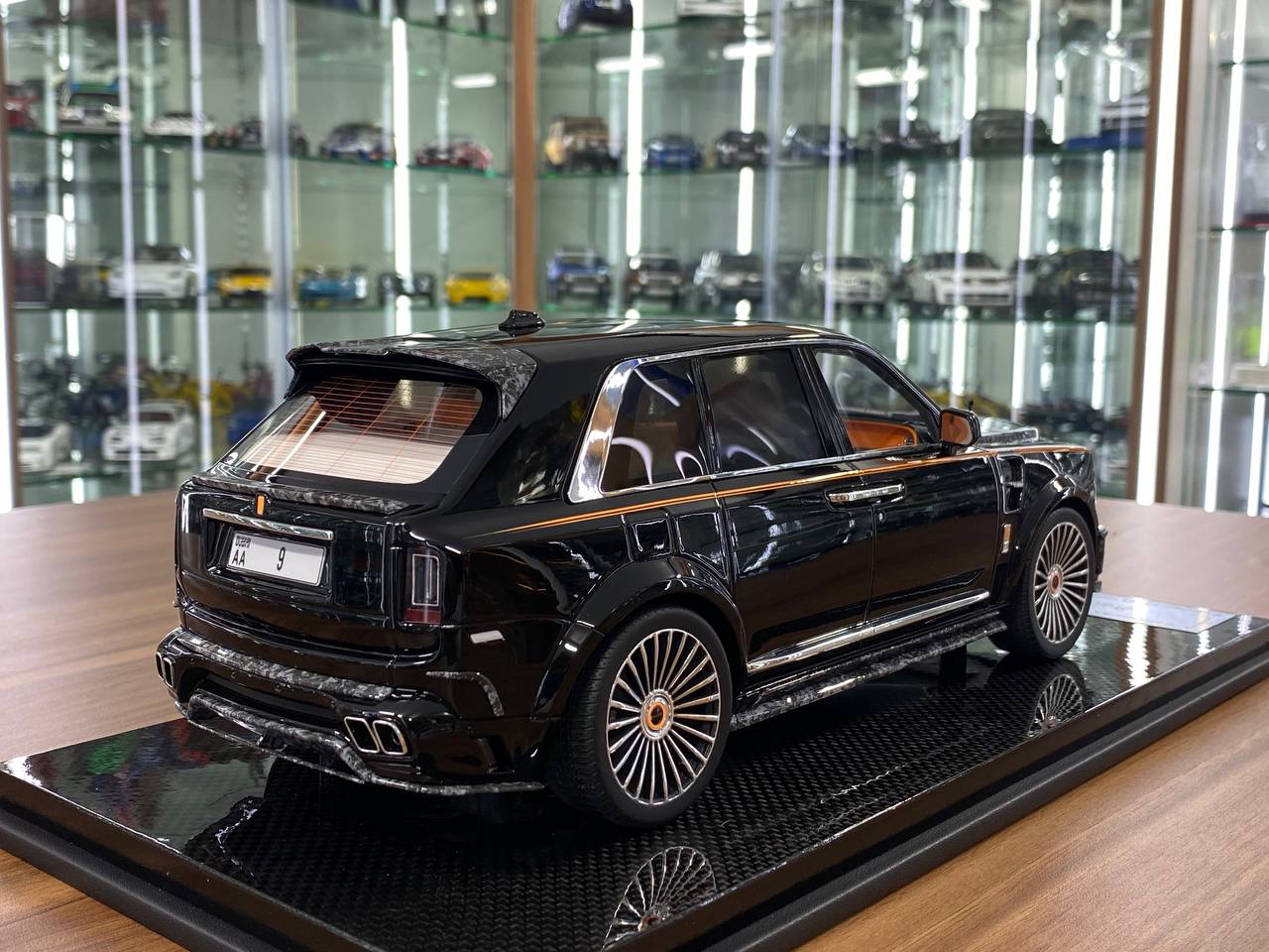 1:8 Resin Model - Custom Works Rolls Royce Cullinan Mansory Black