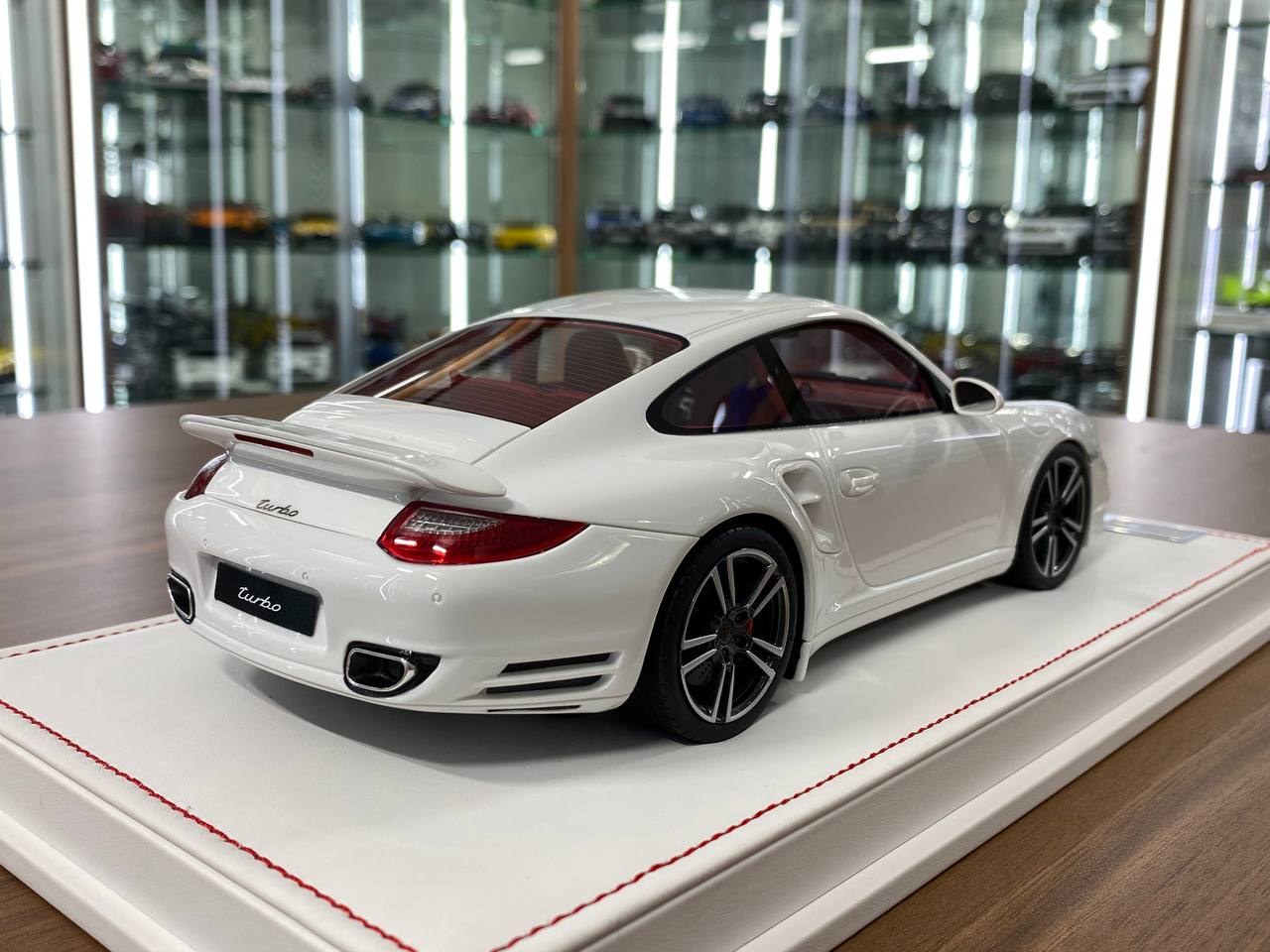 1:18 Resin Porsche 911 Turbo (997.2) White Exterior with Red Interior and Silver Rims Ivy Model