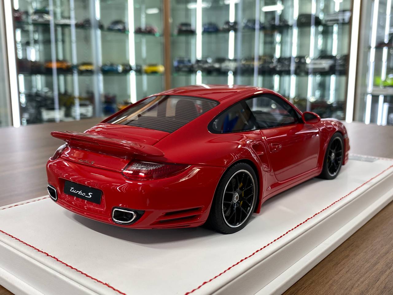 1:18 Resin Porsche 911 Turbo S (997.2) Red Exterior with Black Interior Ivy Model