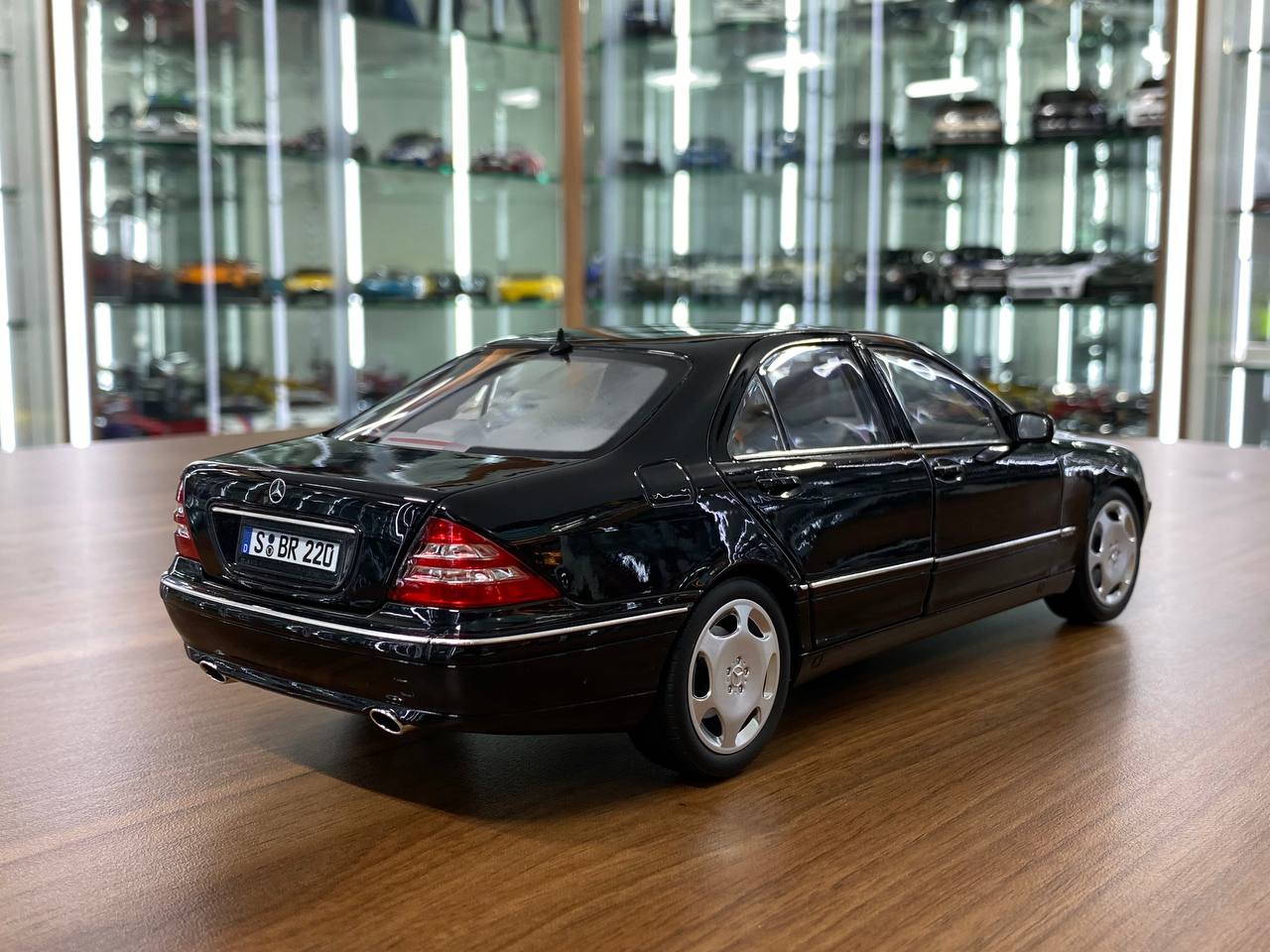 1/18 Diecast Mercedes-Benz S600 Black Norev Scale Model Car