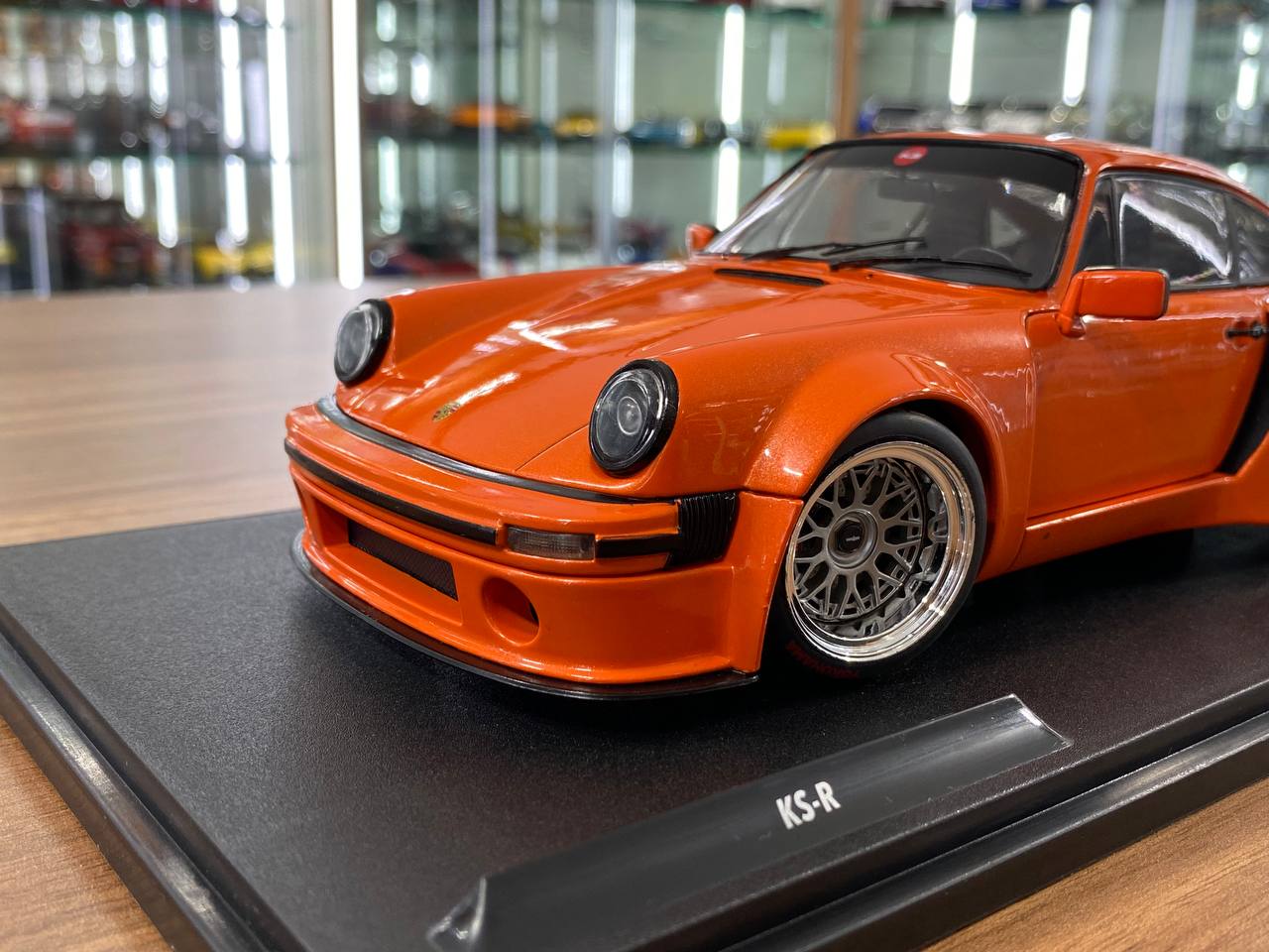 1/18 Diecast Solido Porsche KS-R 2022 Orange