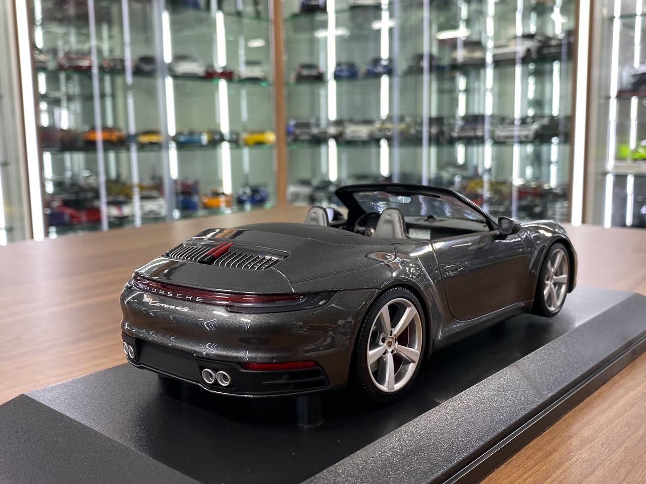 1/18 Diecast Model - Porsche 911 Carrera 4S Cabriolet (2019)  *By Minichamps*