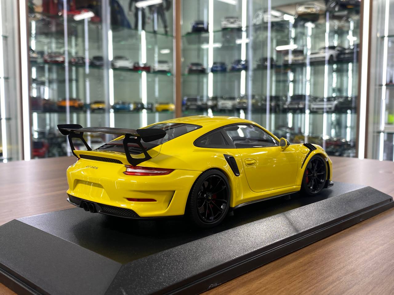 1:18 Diecast  - Porsche 911 GT3 RS 2019 by Minichamps (Yellow with Black Wheels)