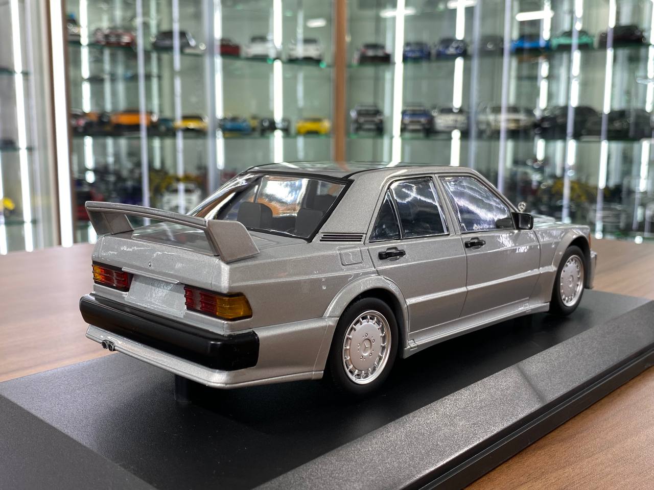 1:18 Diecast – Minichamps Mercedes-Benz 190E 2.5-16 EVO I (1989)