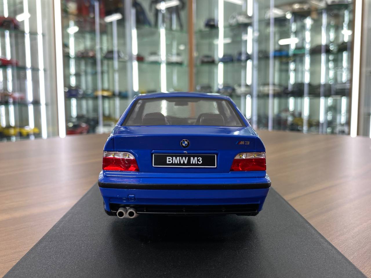 1/18 Diecast Solido BMW M3 E36 Coupe 1990 in blue with black interior