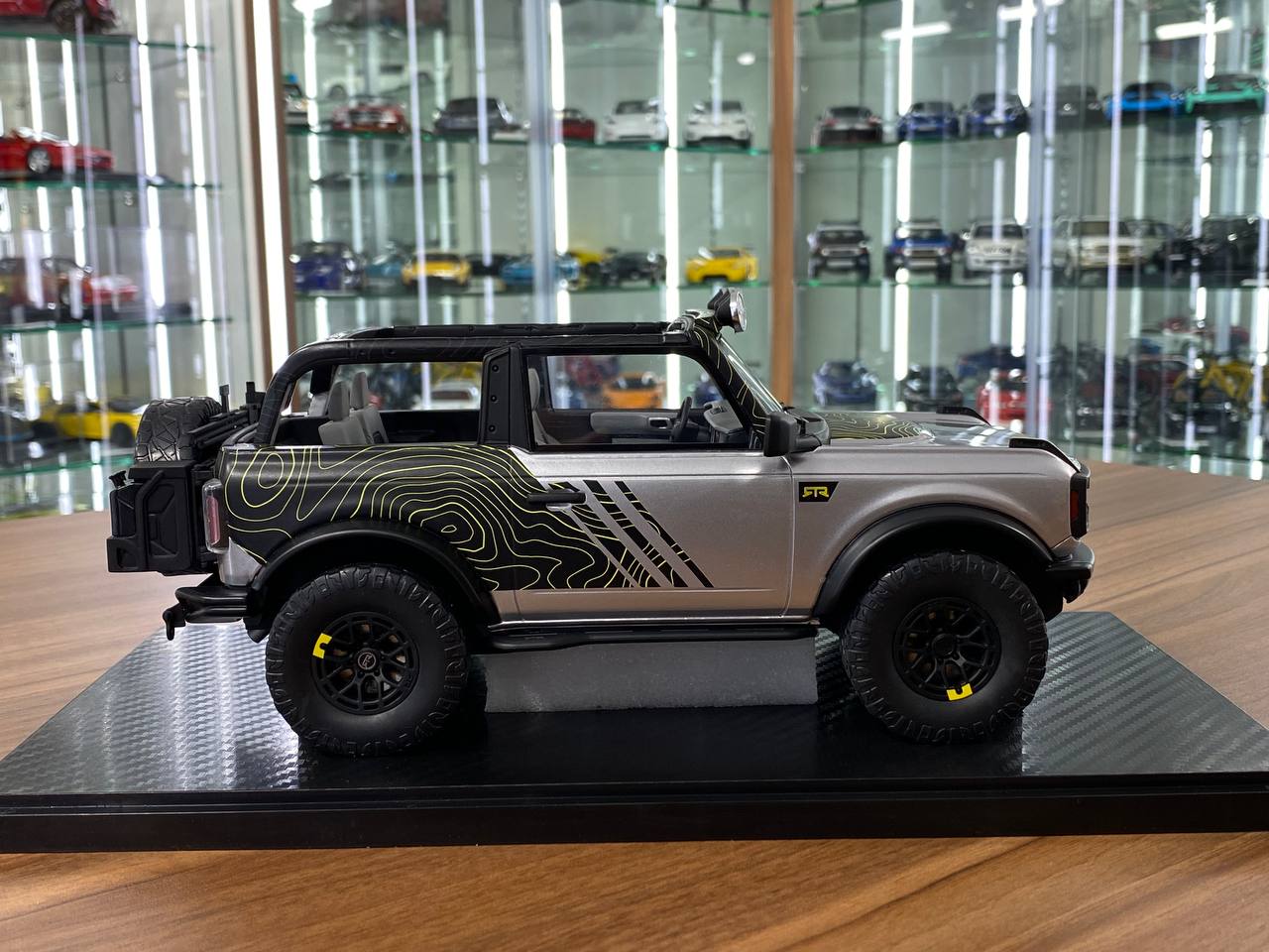 1:18 Resin – GT Spirit Ford Bronco RTR 2022 – Silver (Limited Edition)