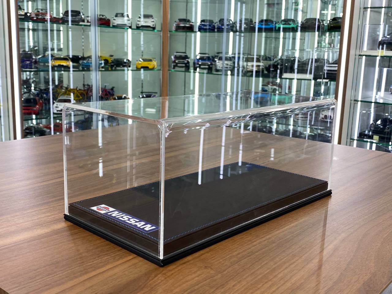 1/18 Acrylic Display Case with Black Leather Base [Classic Nissan Logo Custom Printed]