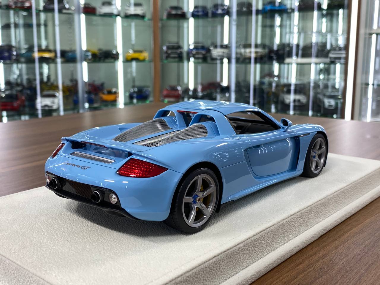 1:18 Resin Model – Make Up Porsche Carrera GT 2004 – Gulf Blue (Limited Edition)