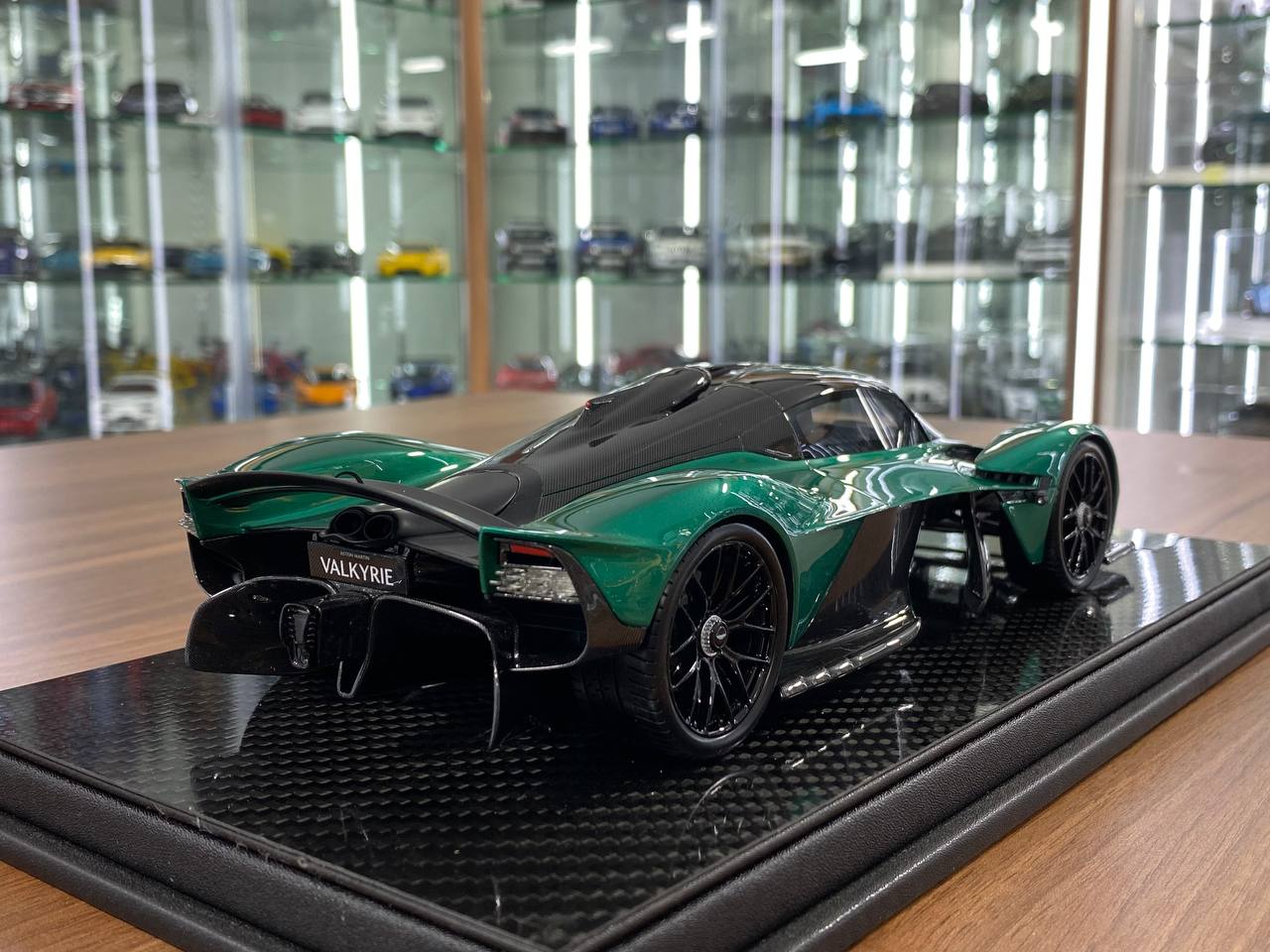 1:18 Resin Model – FrontiArt Aston Martin Valkyrie – British Green (Limited 300 pcs)