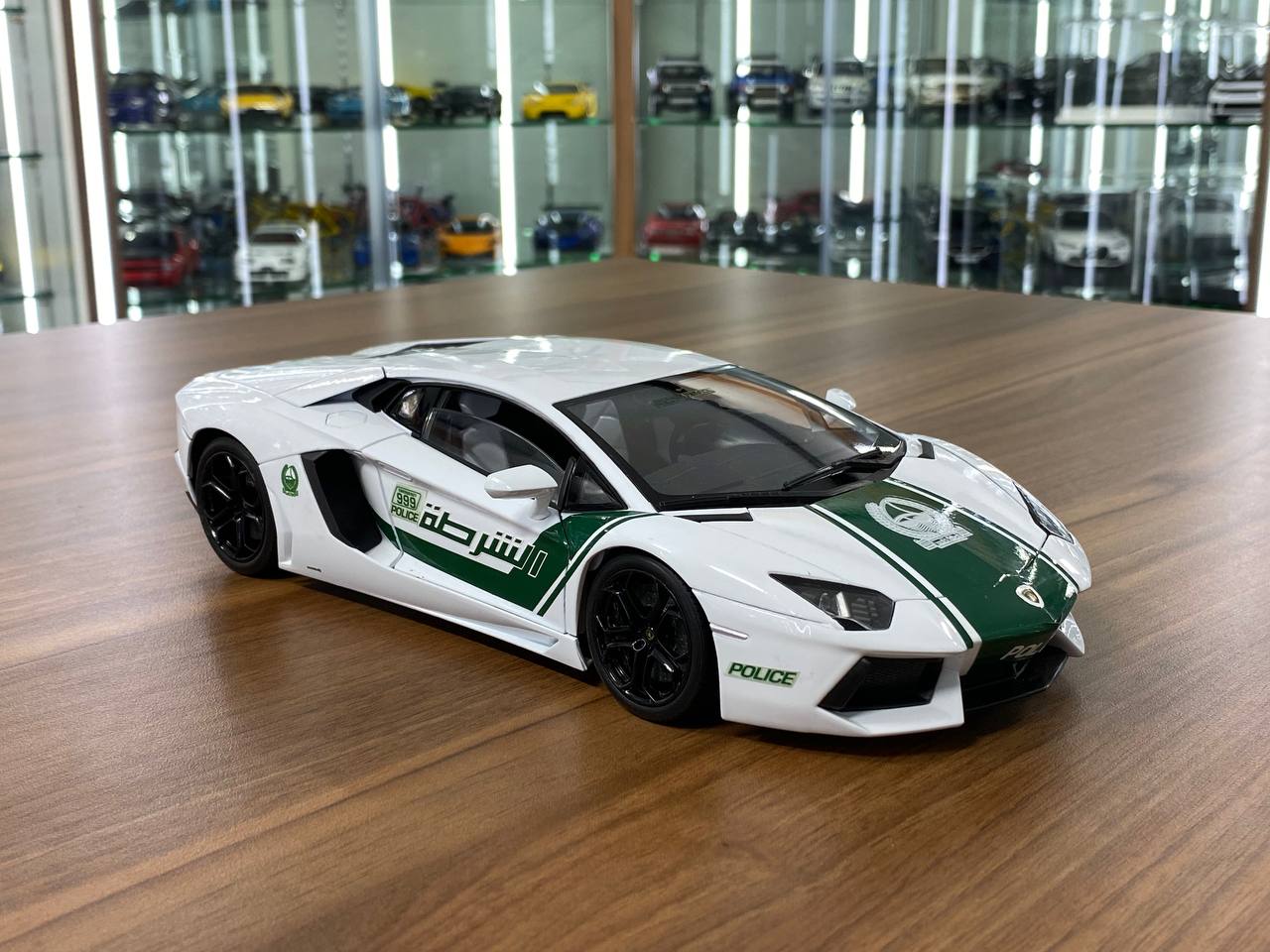 1:18 Diecast  – Welly Lamborghini Aventador Coupe Custom Dubai Police Edition – White