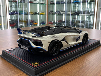 1:18 Resin MR Collection Lamborghini Aventador Roadster SVJ #63 – White/Blue – 1 of 1