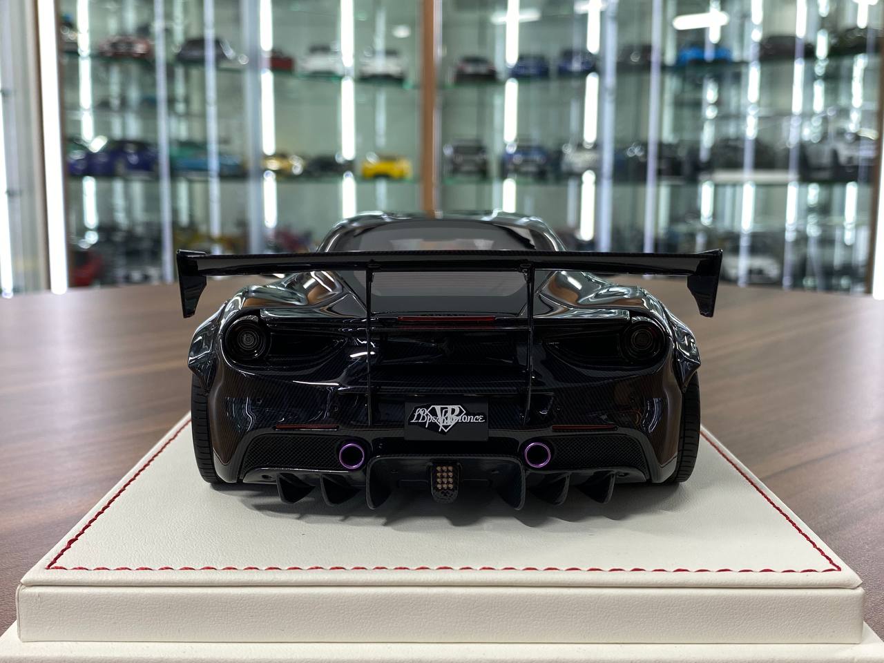 1:18 Resin Model - Davis & Giovanni Ferrari 488 GTB (Gloss Black Carbon / Calvin) - Limited 1 of 1