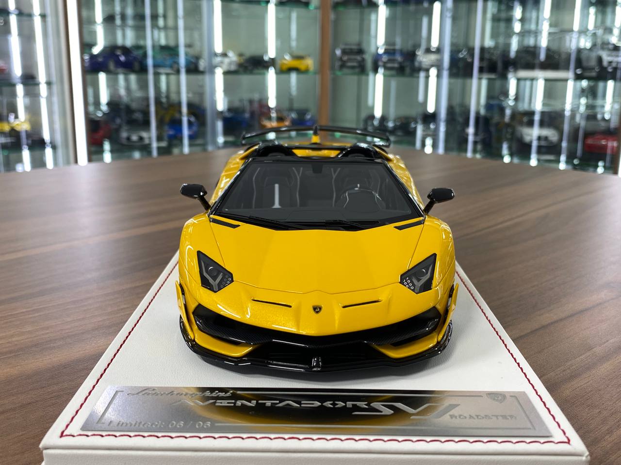 1:18 Resin Model - Davis & Giovanni Lamborghini Aventador SVJ Roadster - Giallo Orion