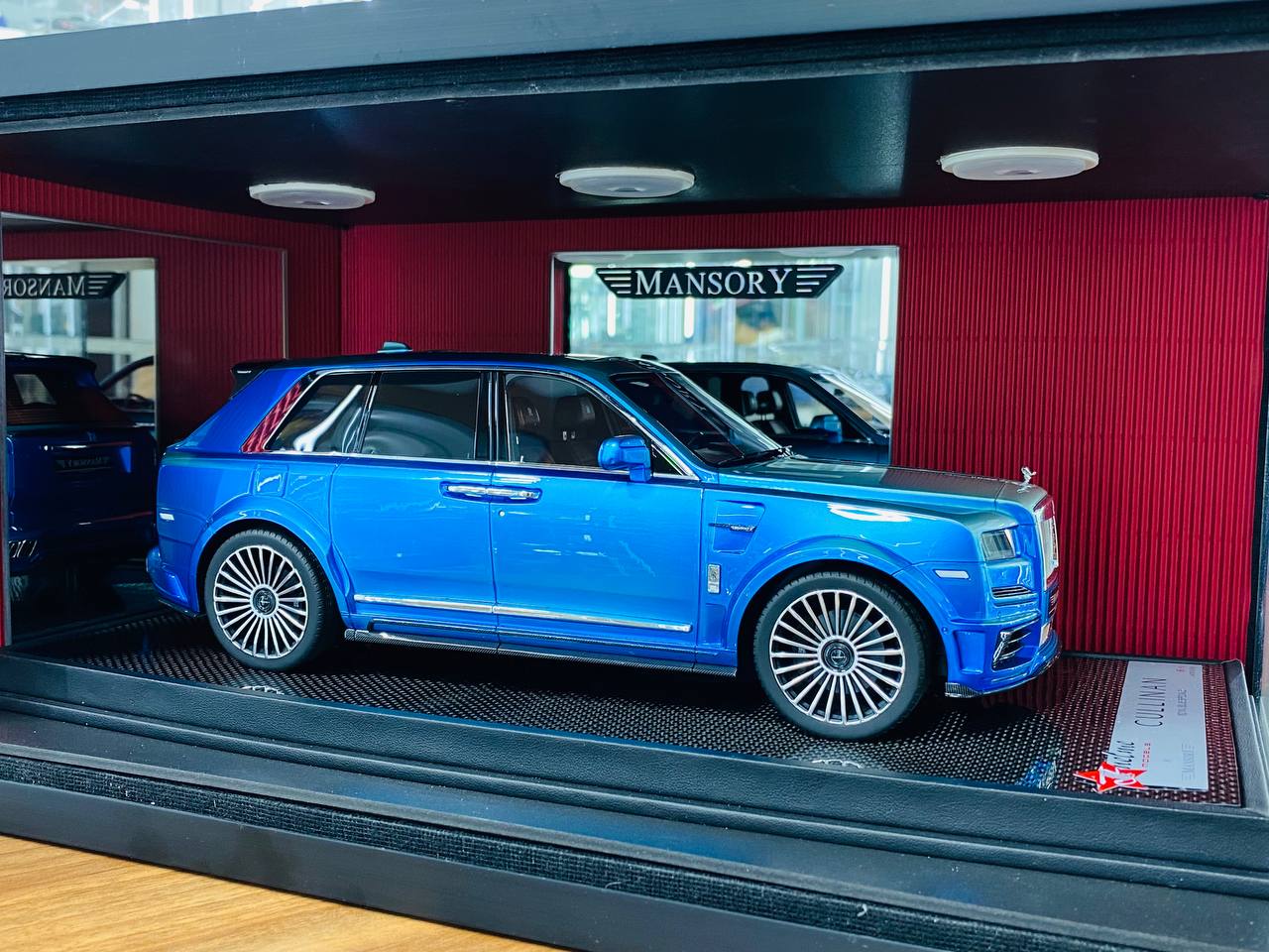 1/18 Diorama with Cullinan Mansory - Limited Edition Collectible