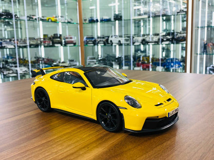 1/18 Diecast Maisto Porsche 911 GT3 yellow