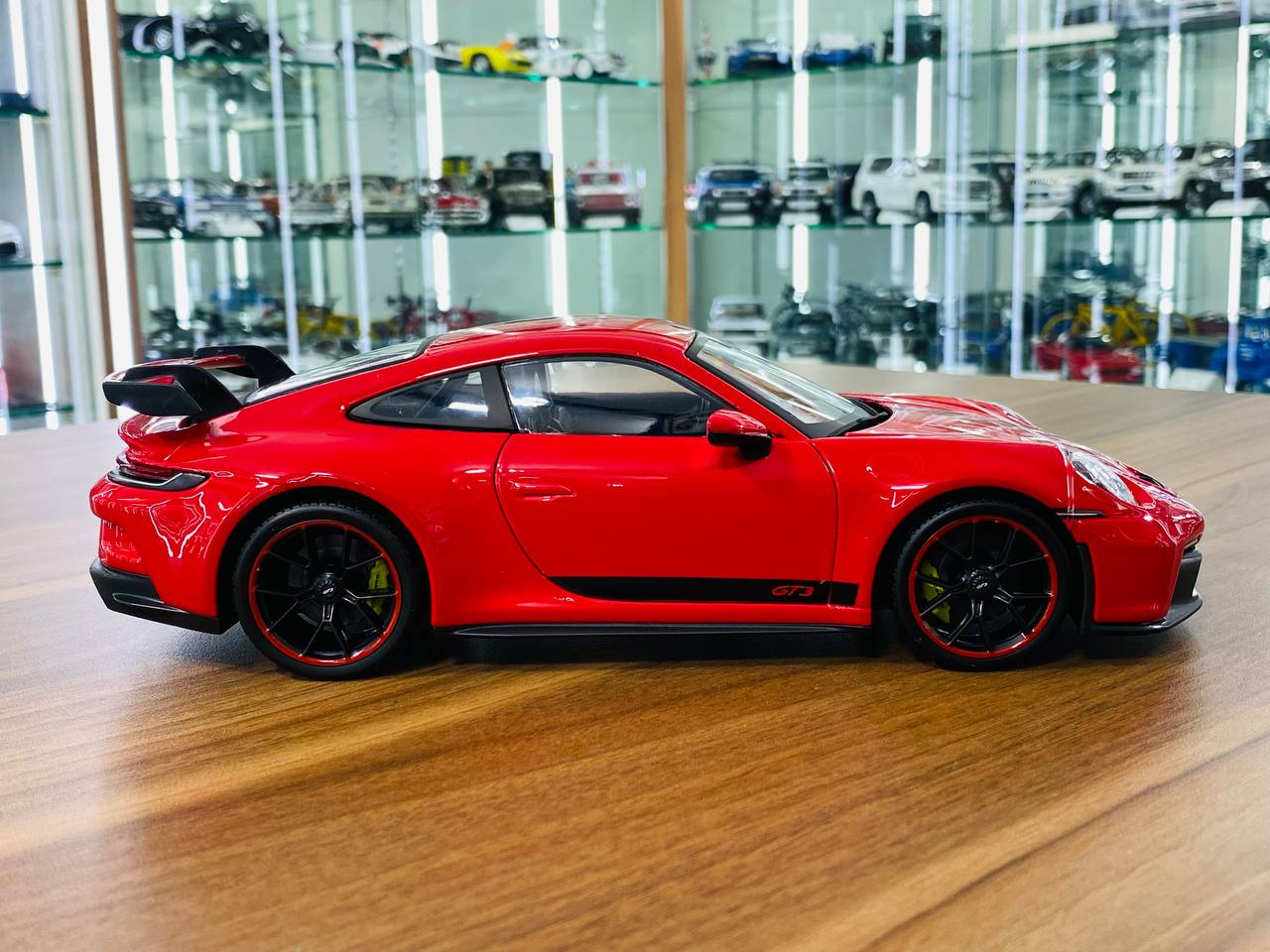 1/18 Diecast Maisto Porsche 911 GT3 red