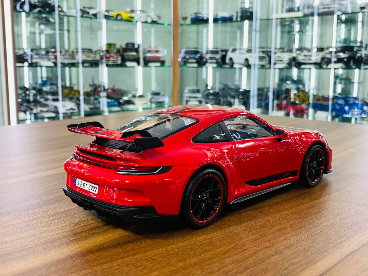 1/18 Diecast Maisto Porsche 911 GT3 red