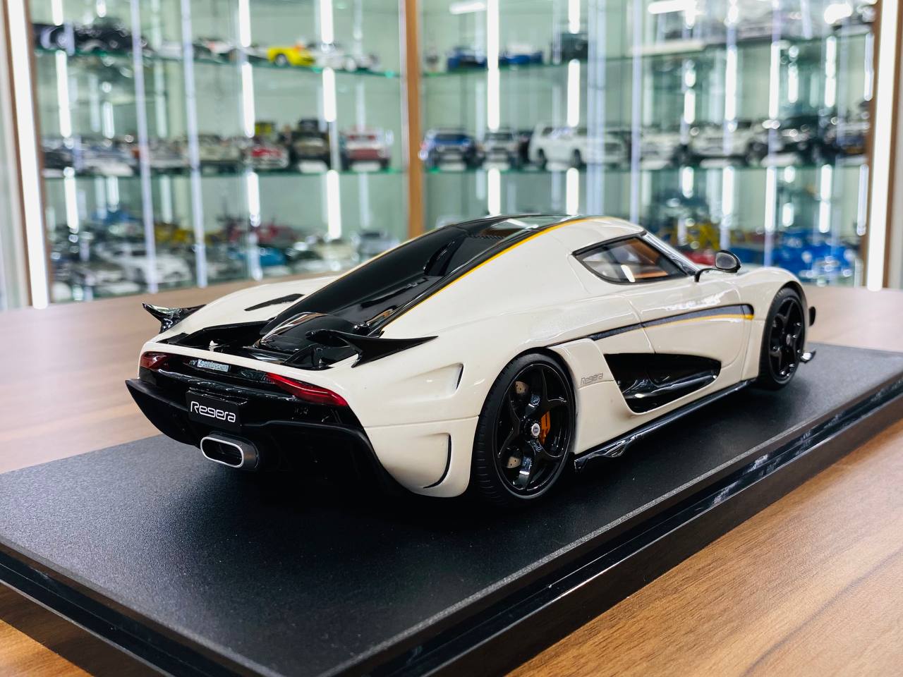 GT Spirit Koenigsegg Regera - 1/18 Resin Model, Not Opening - White