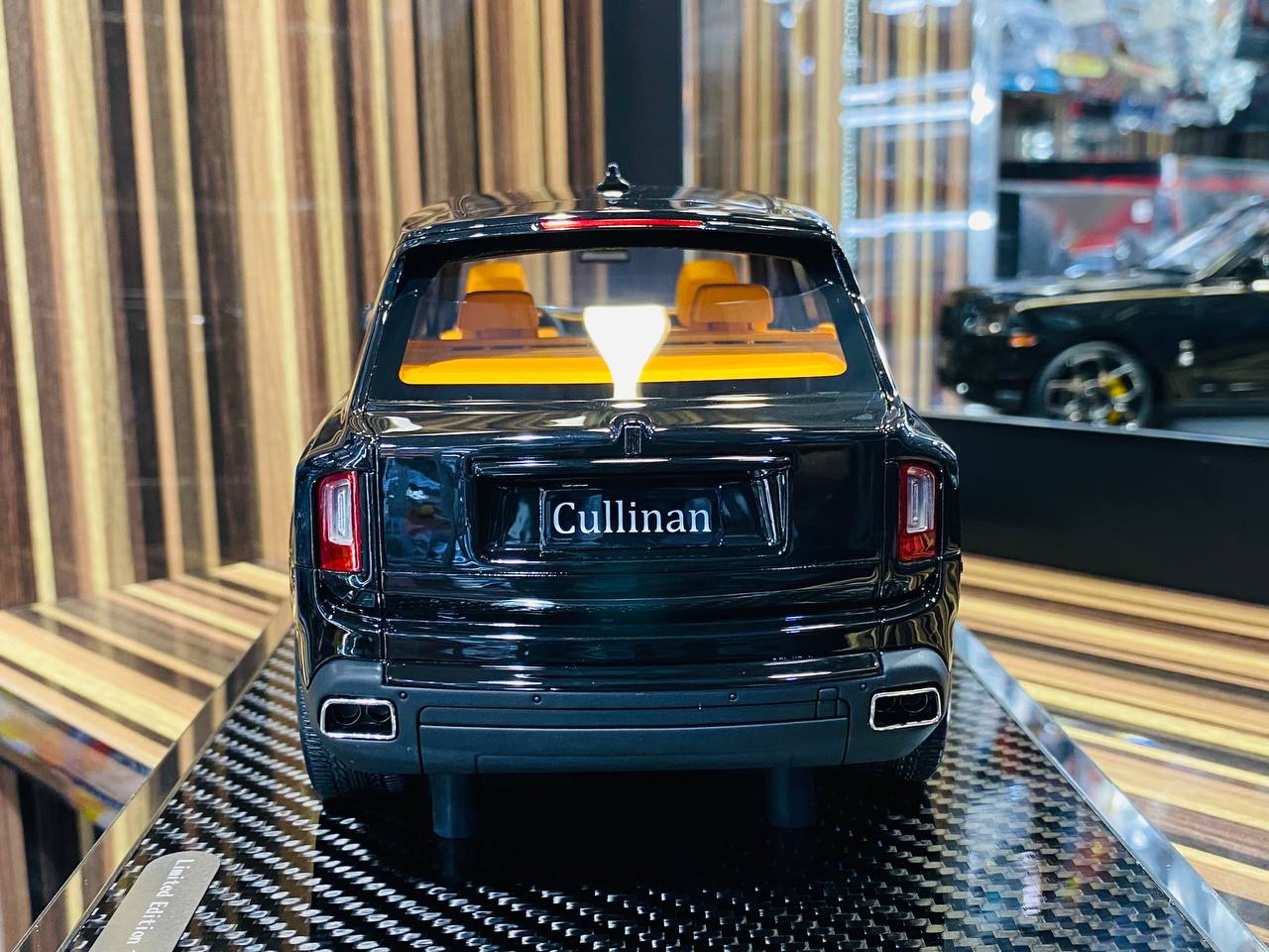 1/18 YY Model Rolls Royce Cullinan Resin Model - Black | Limited Edition