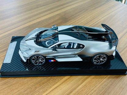 Exclusive 1/18 Resin Model - Bugatti Divo (Metallic Silver)