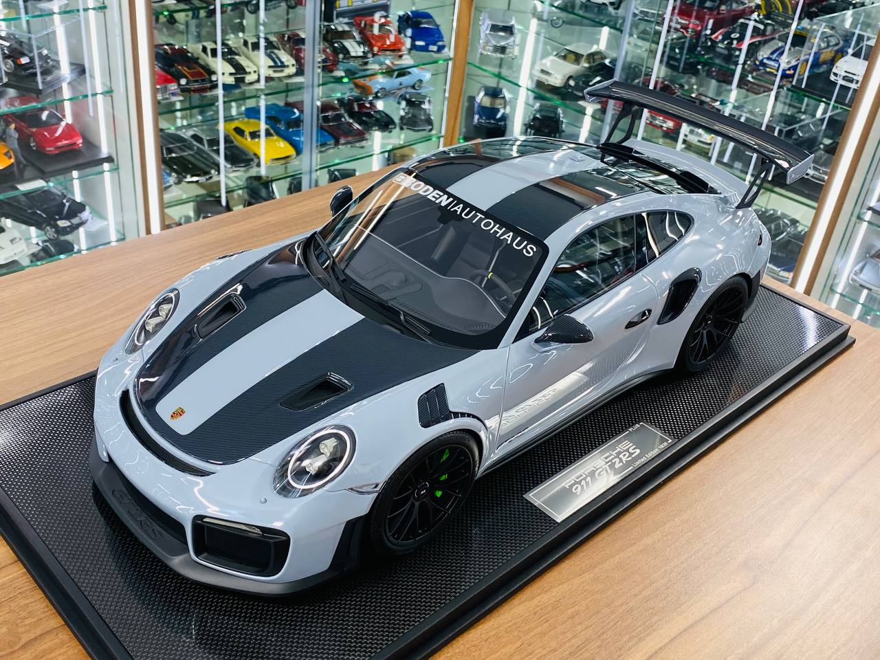 Dino Models Porsche 911 GT2 RS – 1/18 Resin, Chalk Grey, Limited 25