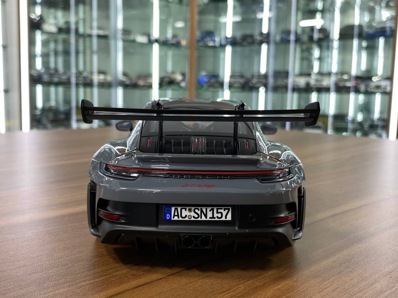 Norev Porsche 911 GT3 RS (2022) - 1/18 Diecast Metal Model, Arctic Grey/Red