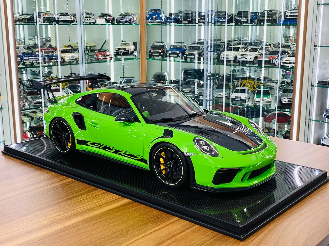 1/8 Resin Dino Models Porsche 911 GT3 RS Lizard Green Limited-20 pcs