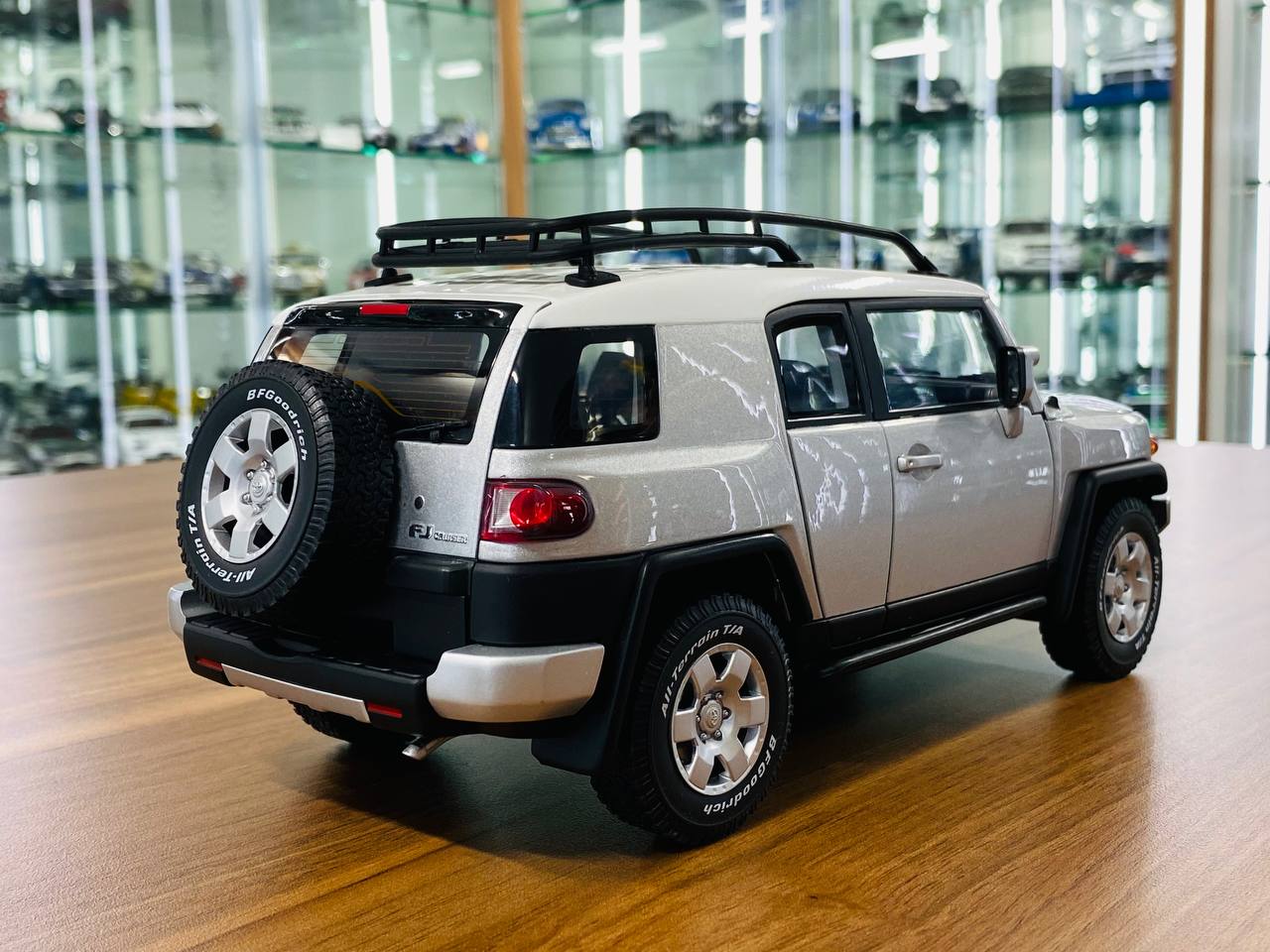 1/18 Diecast Toyota FJ Cruiser Silver by AUTOart Scale Model Car